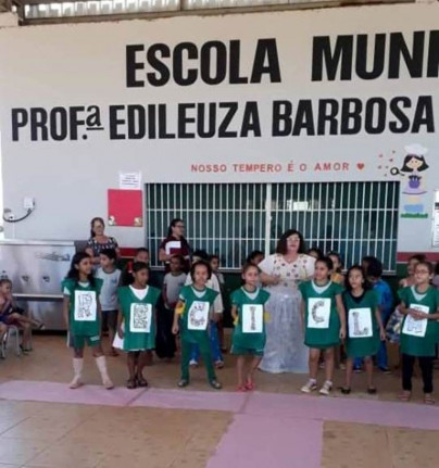 Segunda Culminância de Projetos da Escola Municipal Prfª  Edileuza Barbosa da Silva Santos - 
Tema: Ações dos Projetos :
Família, Reciclagem, Poluição e Meio Ambiente e profissões dos pais.