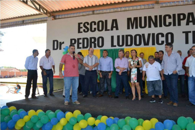 Prefeitura de Figueirópolis-TO.Ano 2014-Inauguração da Escola Municipal Drº Pedro Ludovico Teixeira